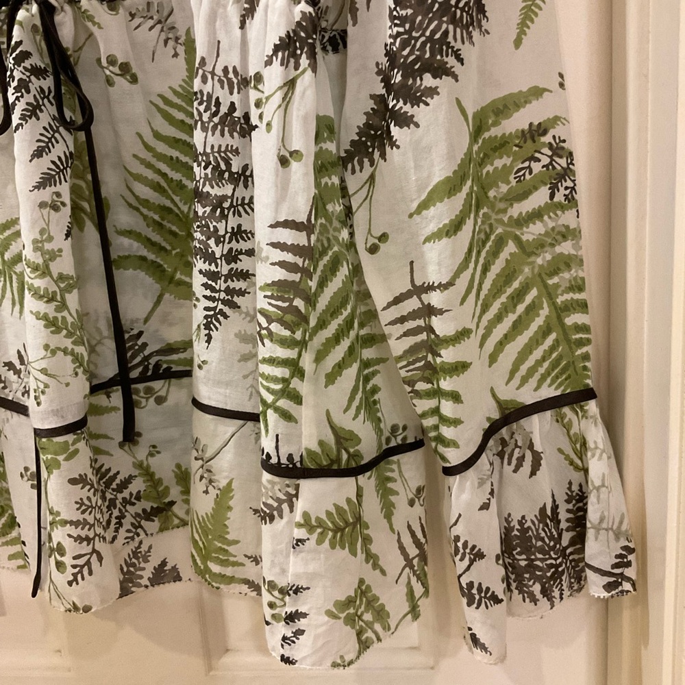 Lightweight Blouse, 55% Silk, 45% Cotton, White and Green Leaf Print, Sz 12 - Picture 4 of 13